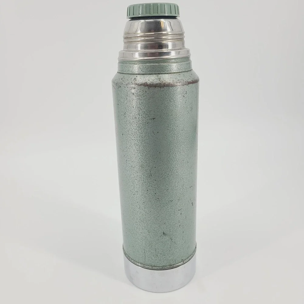 Vintage Aladdin Stanley 1 Quart Thermos Made in USA Hammertone Green - Picture 1 of 8